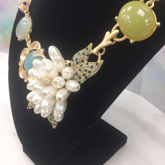 Dainty Gold Statement Jewelry Set - Picture 4 of 8